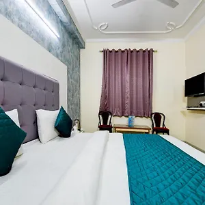 In Bb - Mayank Plaza-near Igi Airport Terminal-3 Guest house